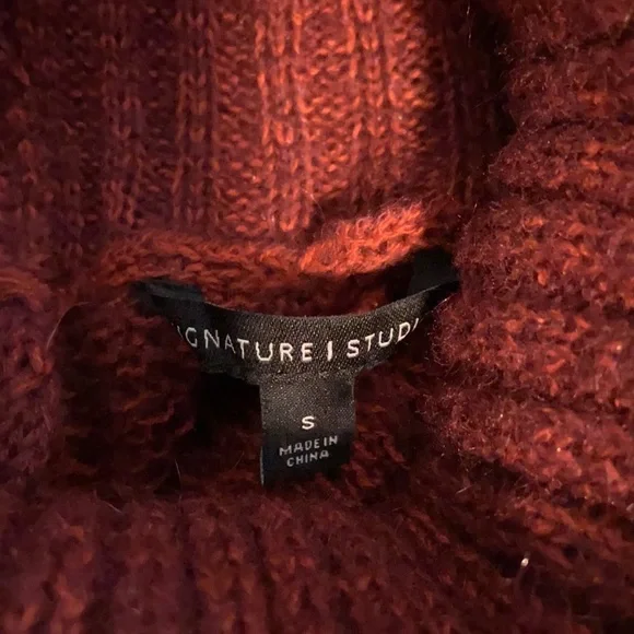 Maroon blue cute turtleneck sweater size small - Picture 4 of 5